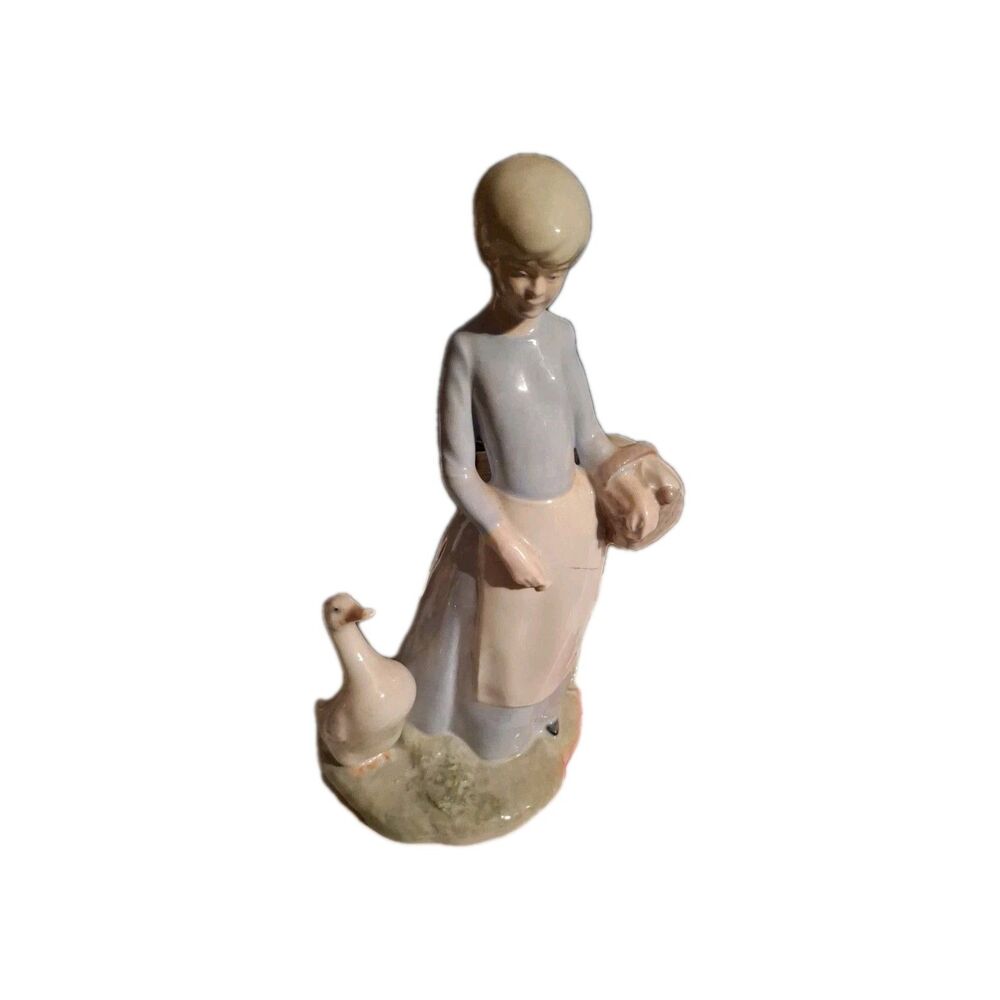 LLADRO Porcelain Figurine Girl with Duck Display #1052 LLADR\U00F3